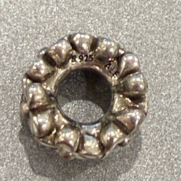 Pandora White Daisy Spacer - Picture 3 of 3